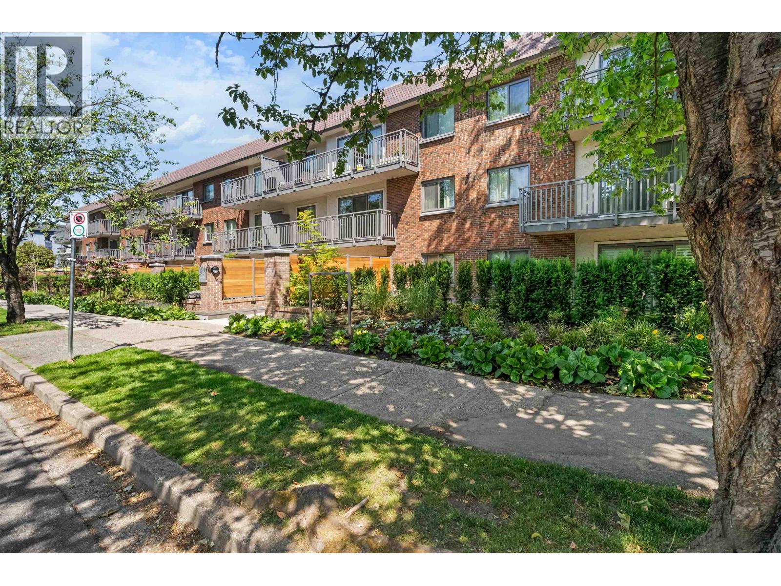 101 2121 W 6th Avenue, Vancouver, British Columbia  V6K 1V5 - Photo 2 - R3107515