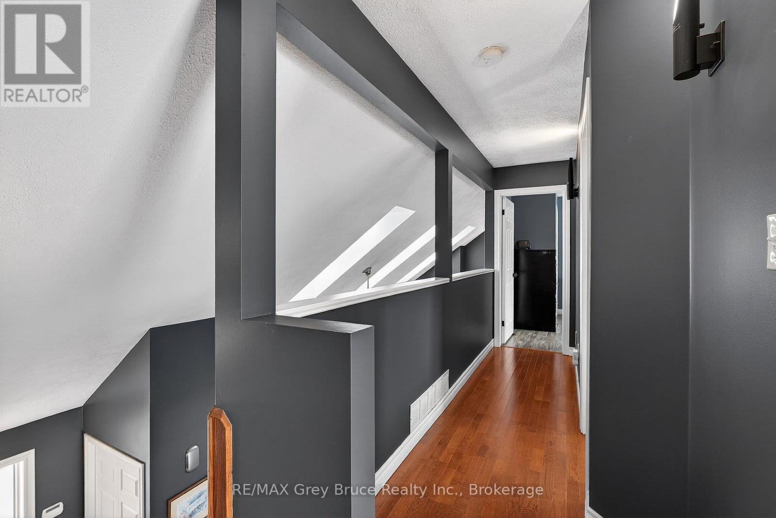 102 Mary Avenue W, Georgian Bluffs, Ontario  N4K 5N5 - Photo 19 - X12902280