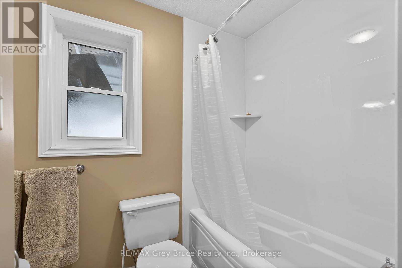 102 Mary Avenue W, Georgian Bluffs, Ontario  N4K 5N5 - Photo 15 - X12902280