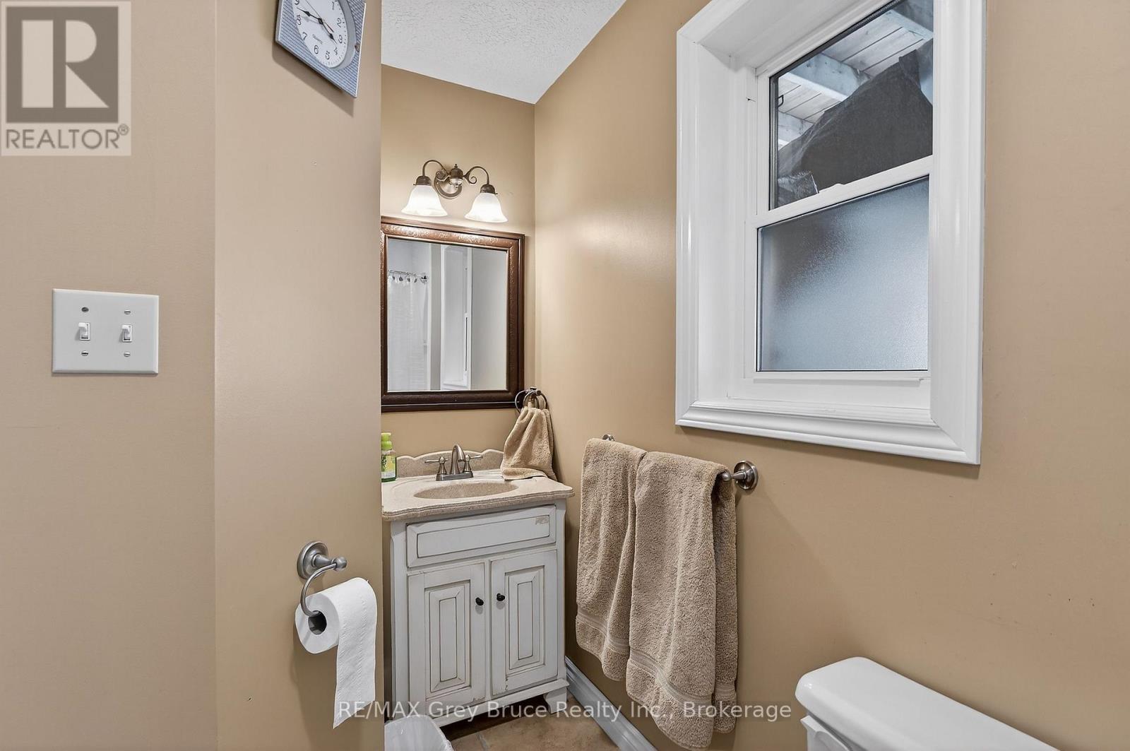 102 Mary Avenue W, Georgian Bluffs, Ontario  N4K 5N5 - Photo 14 - X12902280