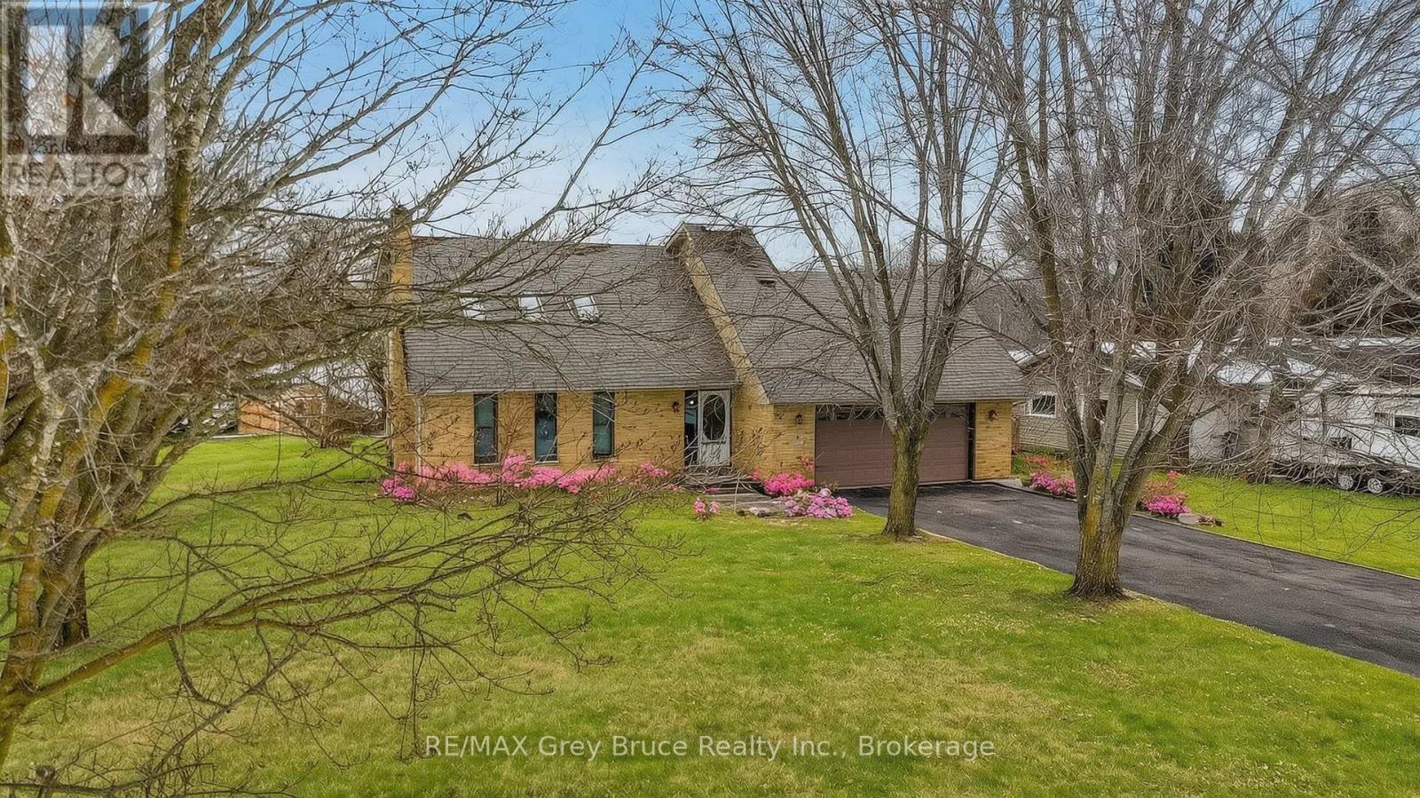 102 Mary Avenue W, Georgian Bluffs, Ontario  N4K 5N5 - Photo 2 - X12902280