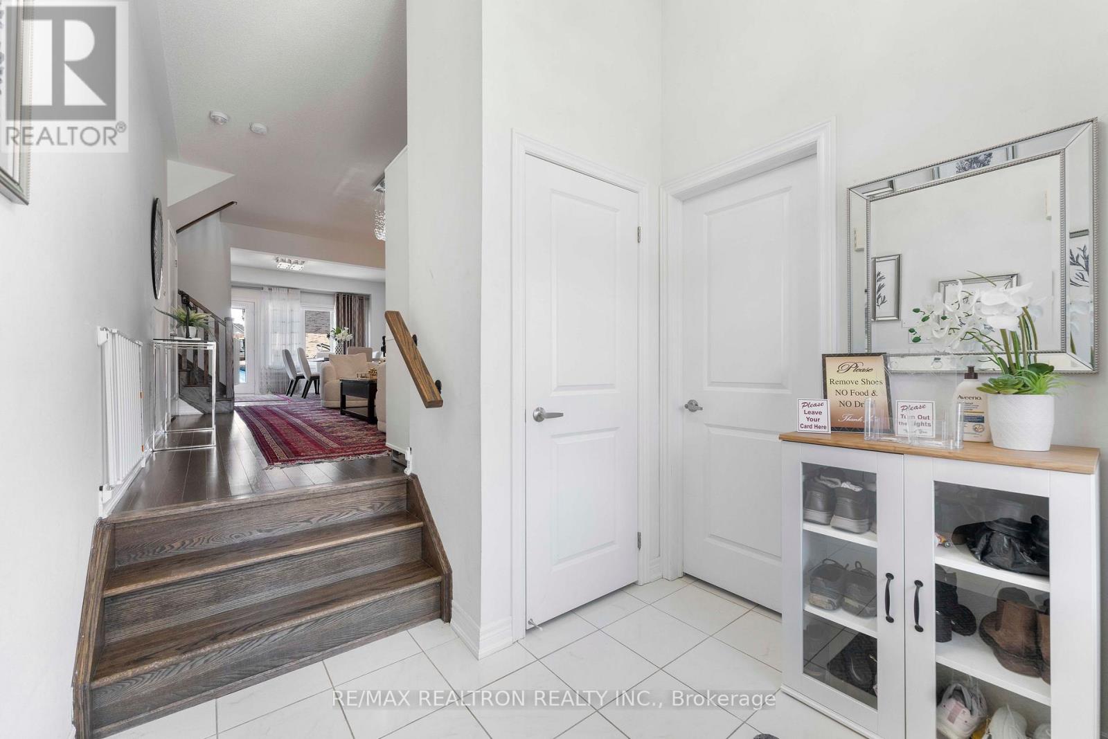 1514 Mcroberts Crescent, Innisfil, Ontario  L9S 4R7 - Photo 4 - N13016770