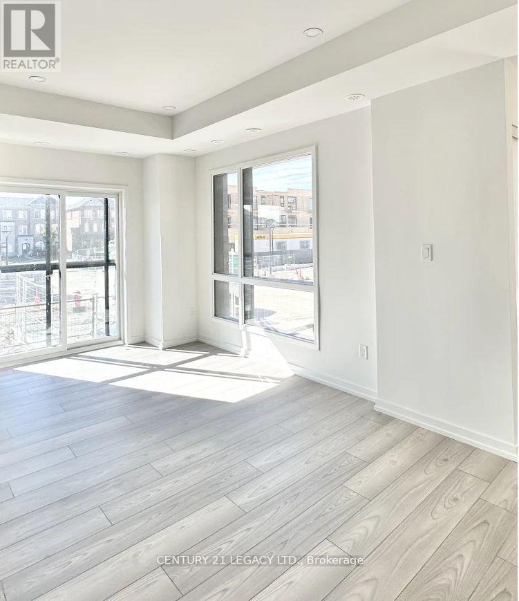 16 - 26 Lytham Green Circle, Newmarket, Ontario  L3Y 0H5 - Photo 3 - N13016778