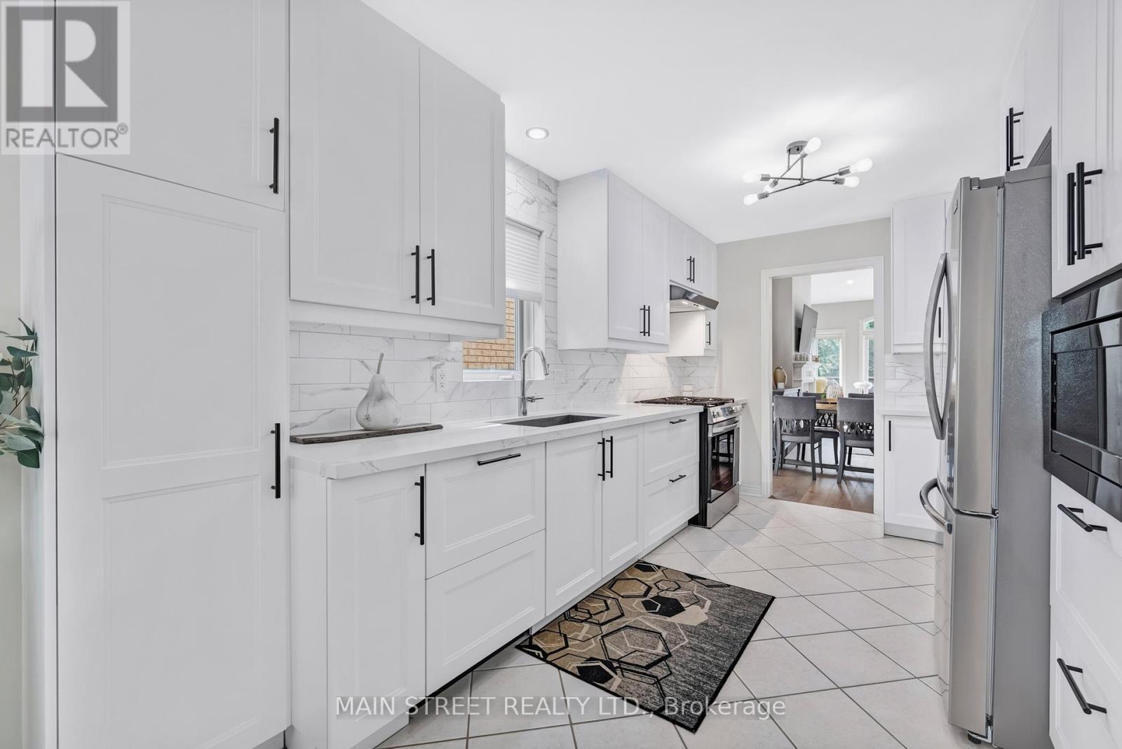 40 Via Amici, New Tecumseth, Ontario  L9R 2B4 - Photo 6 - N13016784