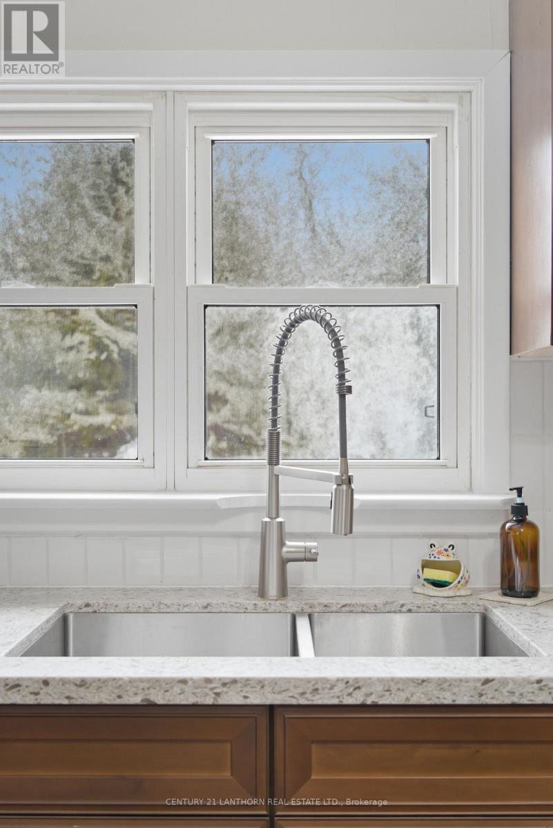 2 Duncan Street, Prince Edward County, Ontario  K0K 1T0 - Photo 11 - X12976498