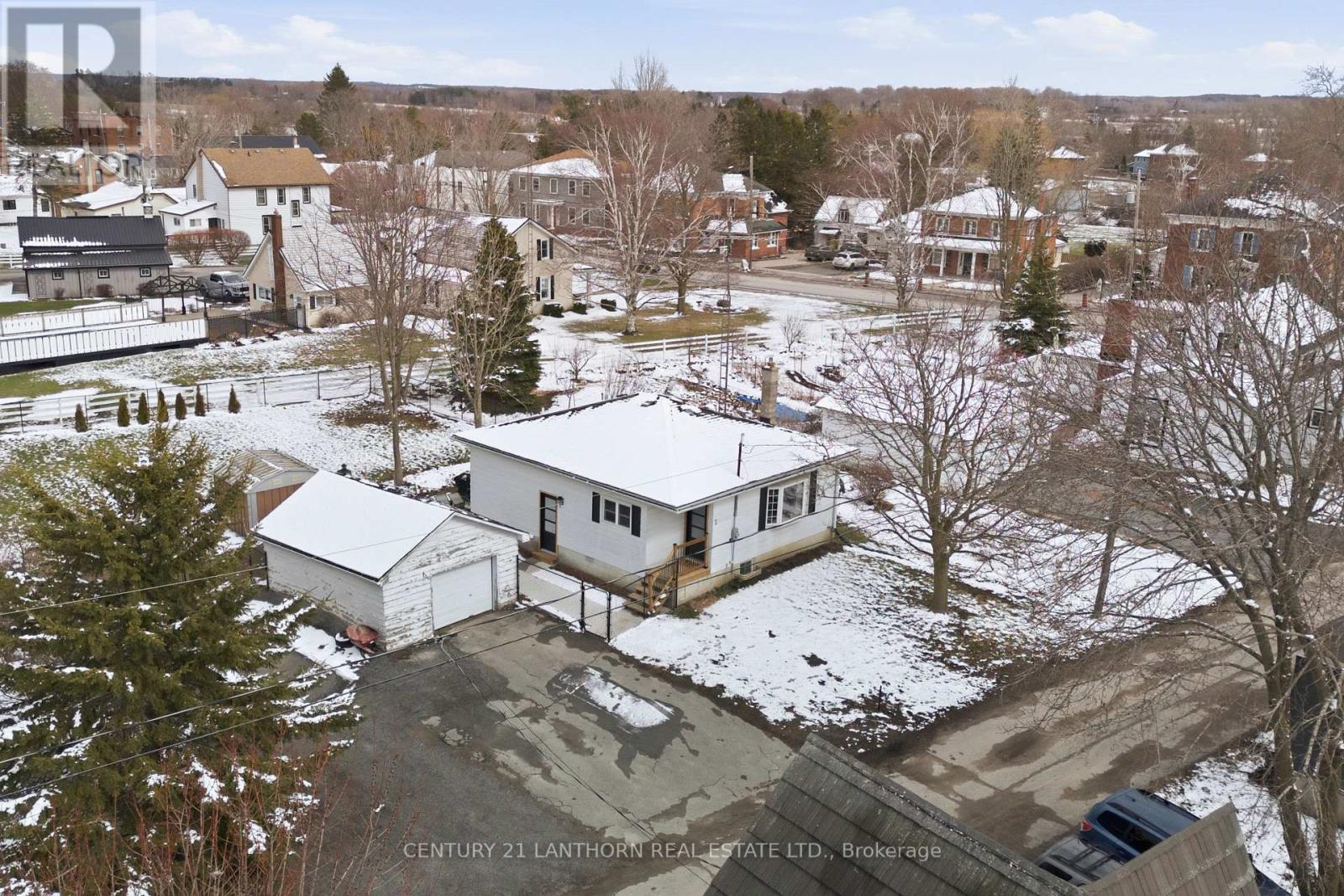 2 Duncan Street, Prince Edward County, Ontario  K0K 1T0 - Photo 2 - X12976498