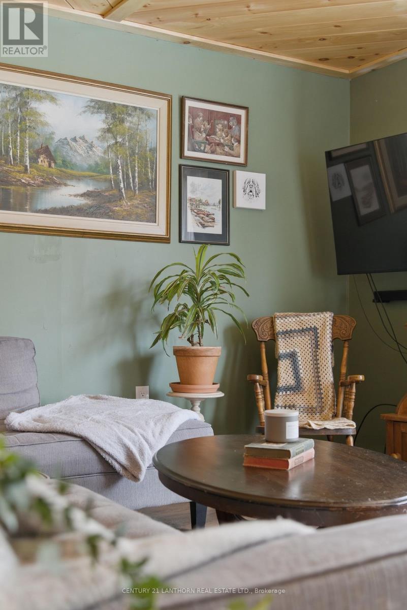 2 Duncan Street, Prince Edward County, Ontario  K0K 1T0 - Photo 4 - X12976498