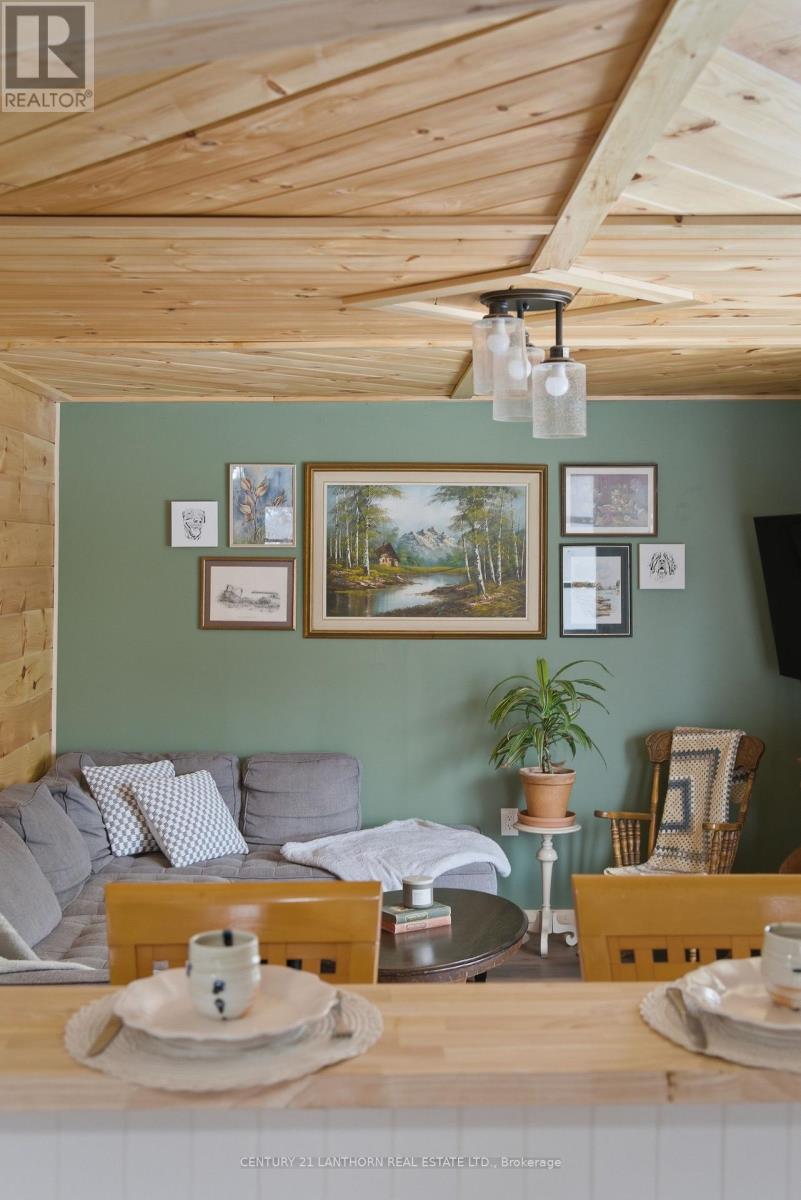 2 Duncan Street, Prince Edward County, Ontario  K0K 1T0 - Photo 3 - X12976498