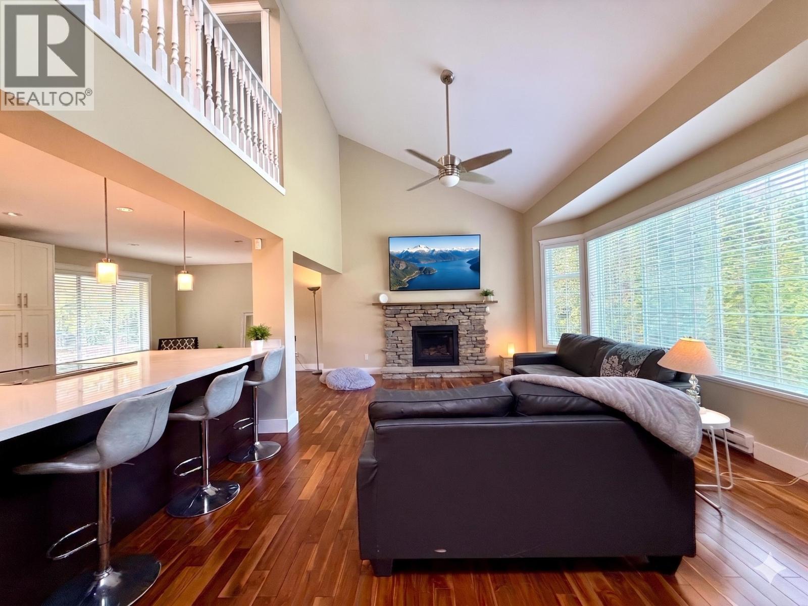 1510 Macdonald Place, Squamish, British Columbia  V0N 1H0 - Photo 5 - R3112992