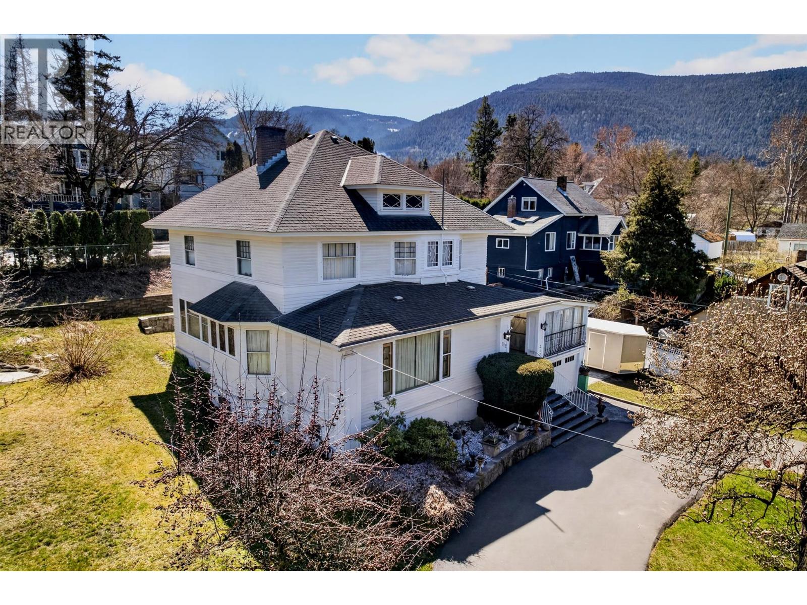 312 Latimer Street, Nelson, British Columbia  V1L 4T6 - Photo 3 - 10383141