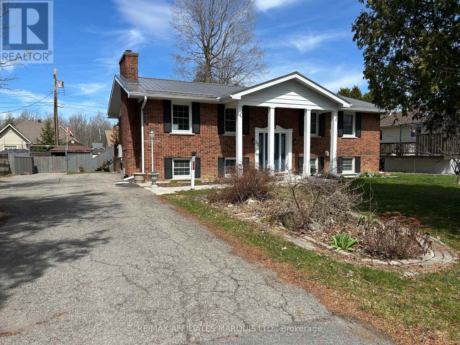 21 SPRUCE STREET, South Stormont, Ontario