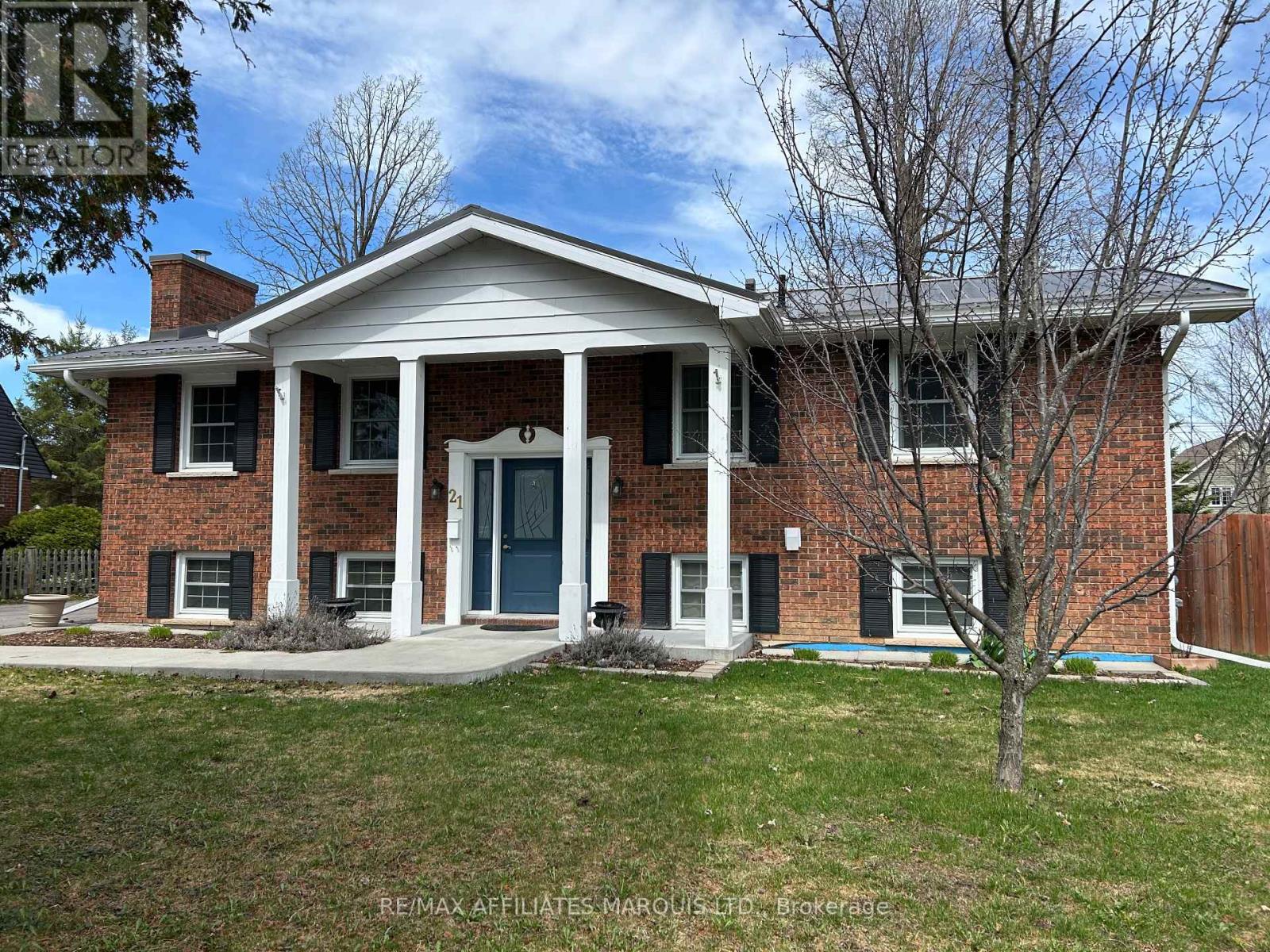 21 Spruce Street, South Stormont, Ontario  K0C 1M0 - Photo 2 - X12757530