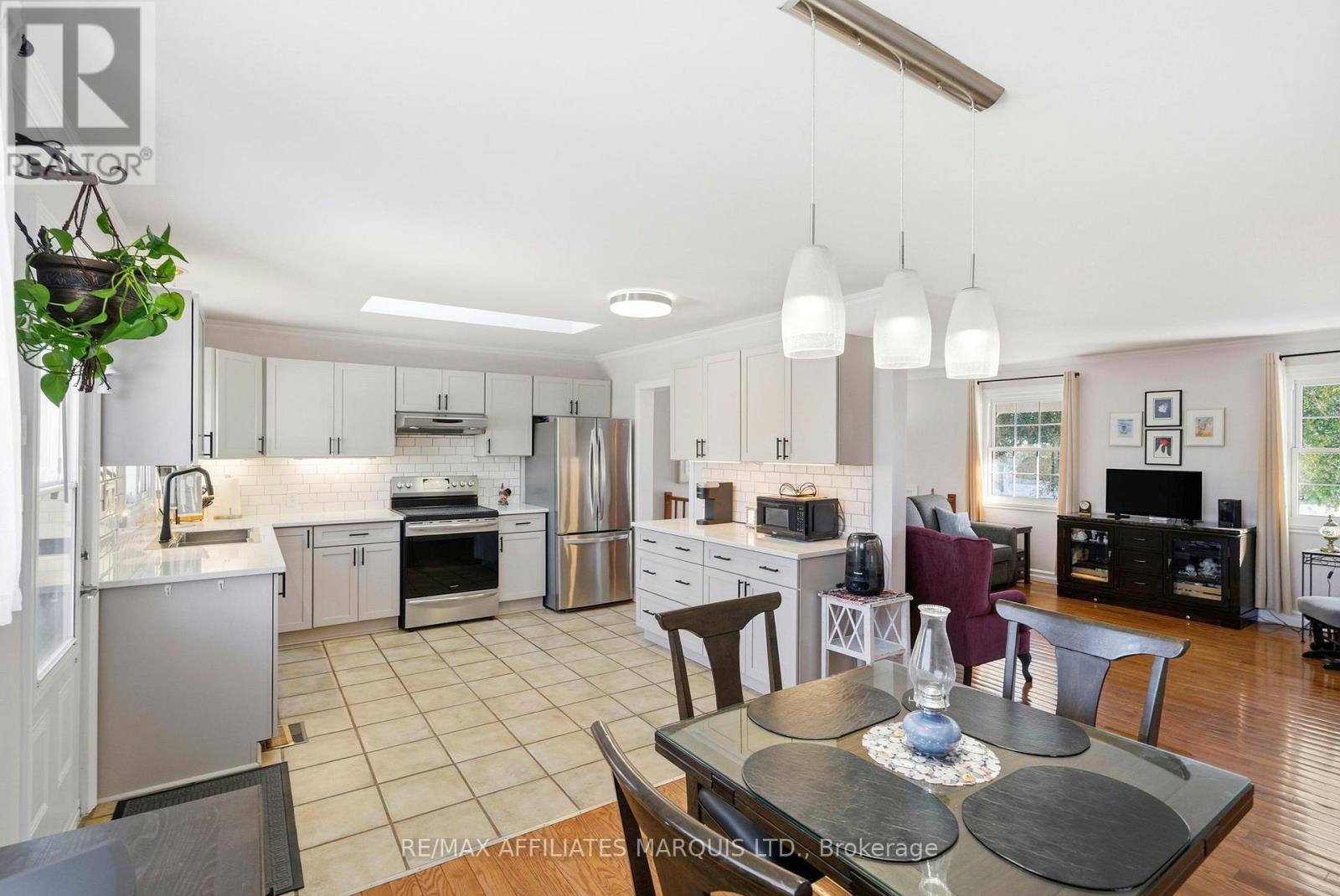 21 Spruce Street, South Stormont, Ontario  K0C 1M0 - Photo 12 - X12757530