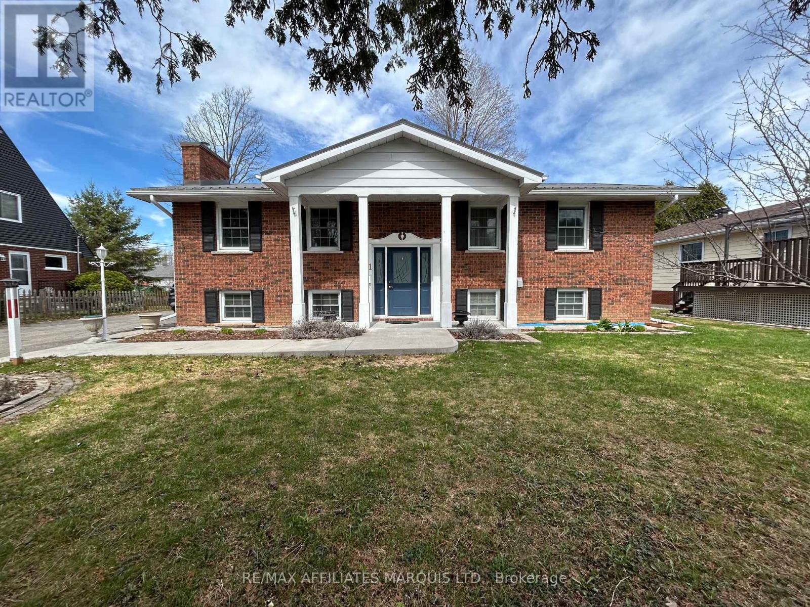 21 Spruce Street, South Stormont, Ontario  K0C 1M0 - Photo 3 - X12757530