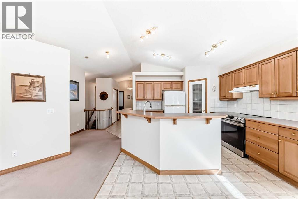 220 Rocky Ridge Villas Nw, Calgary, Alberta  T3G 4R3 - Photo 9 - A2297086