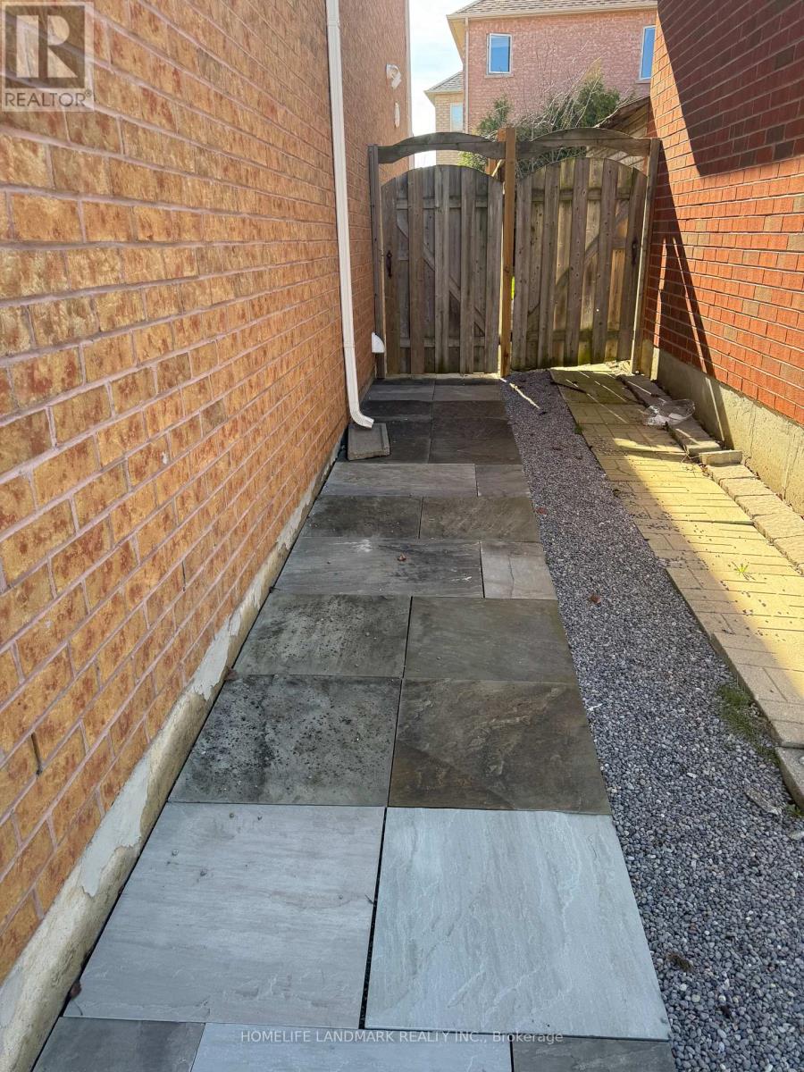 71 Holly Dr Drive, Richmond Hill, Ontario  L4S 2S4 - Photo 2 - N13016806