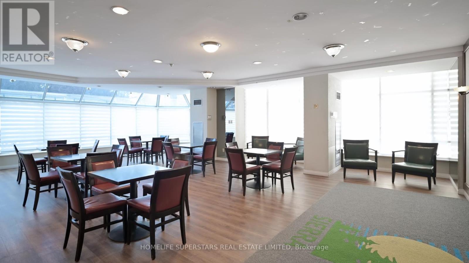 #301 - 26 Hanover Road, Brampton, Ontario  L6S 4T2 - Photo 2 - W13016810