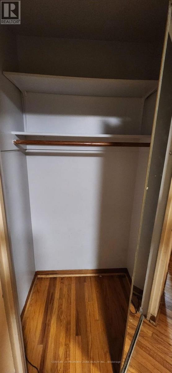 Room 1 Upper - 3232 Brandon Gate Drive, Mississauga, Ontario  L4T 2G2 - Photo 4 - W13016824