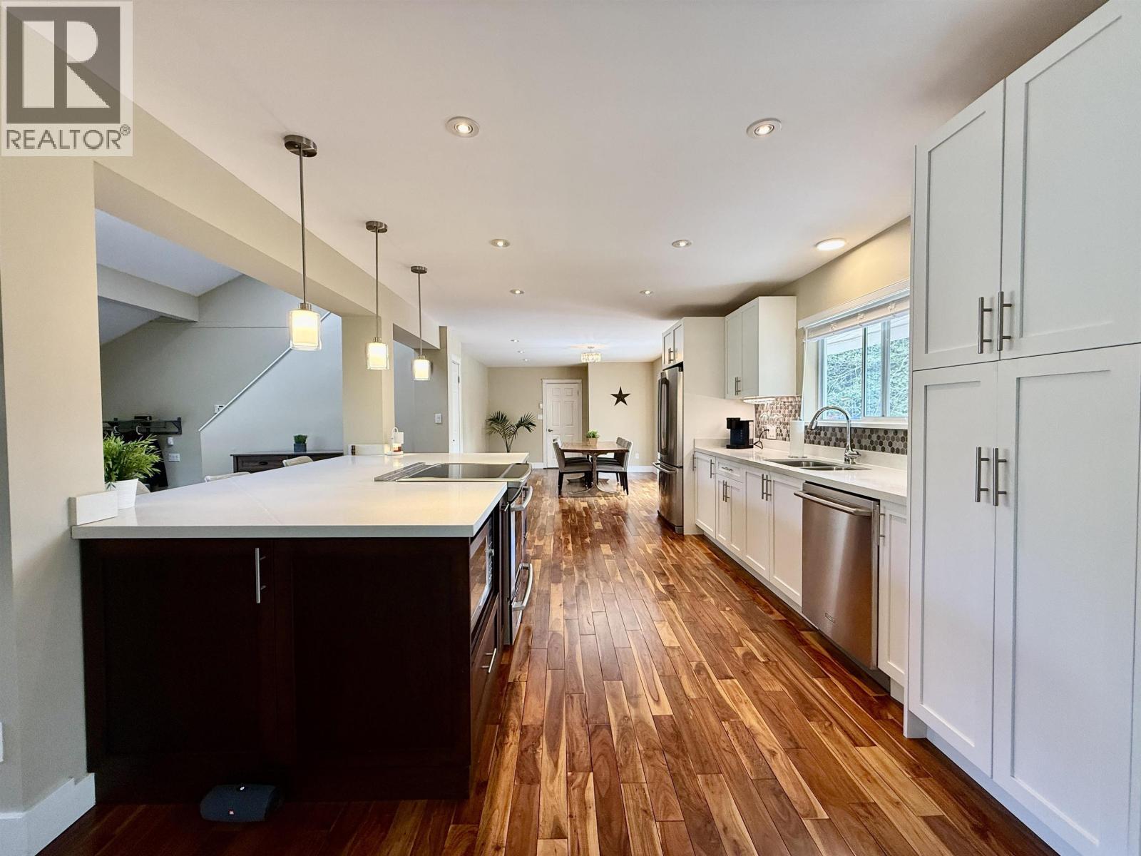 1510 Macdonald Place, Squamish, British Columbia  V0N 1H0 - Photo 2 - R3112992