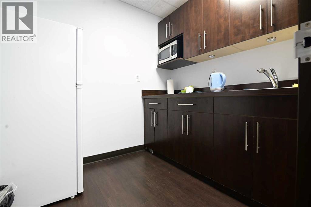 6108 Bowness Road NW, Calgary, Alberta  T3B 0E1 - Photo 8 - A2250318