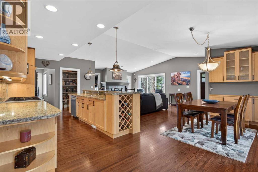 31 Rosetree Road Nw, Calgary, Alberta  T2K 1M8 - Photo 2 - A2301030