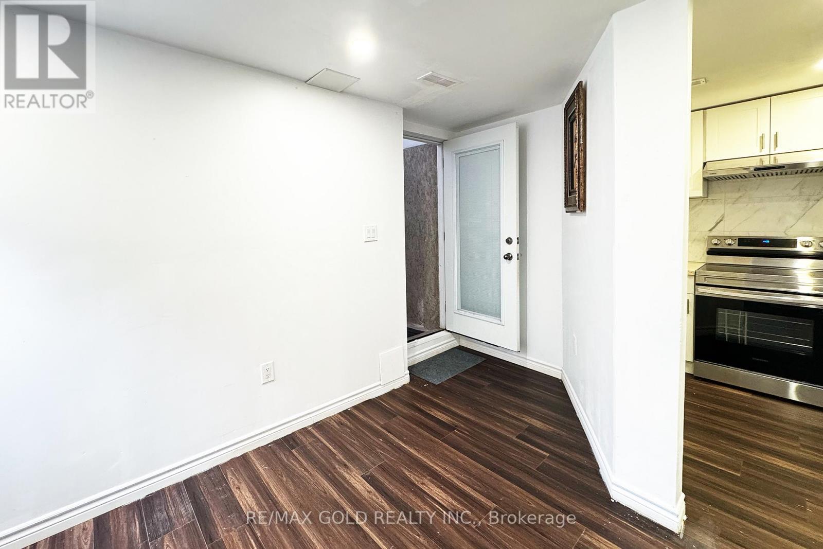 27 Dulverton Drive, Brampton, Ontario  L7A 0P3 - Photo 5 - W13015818