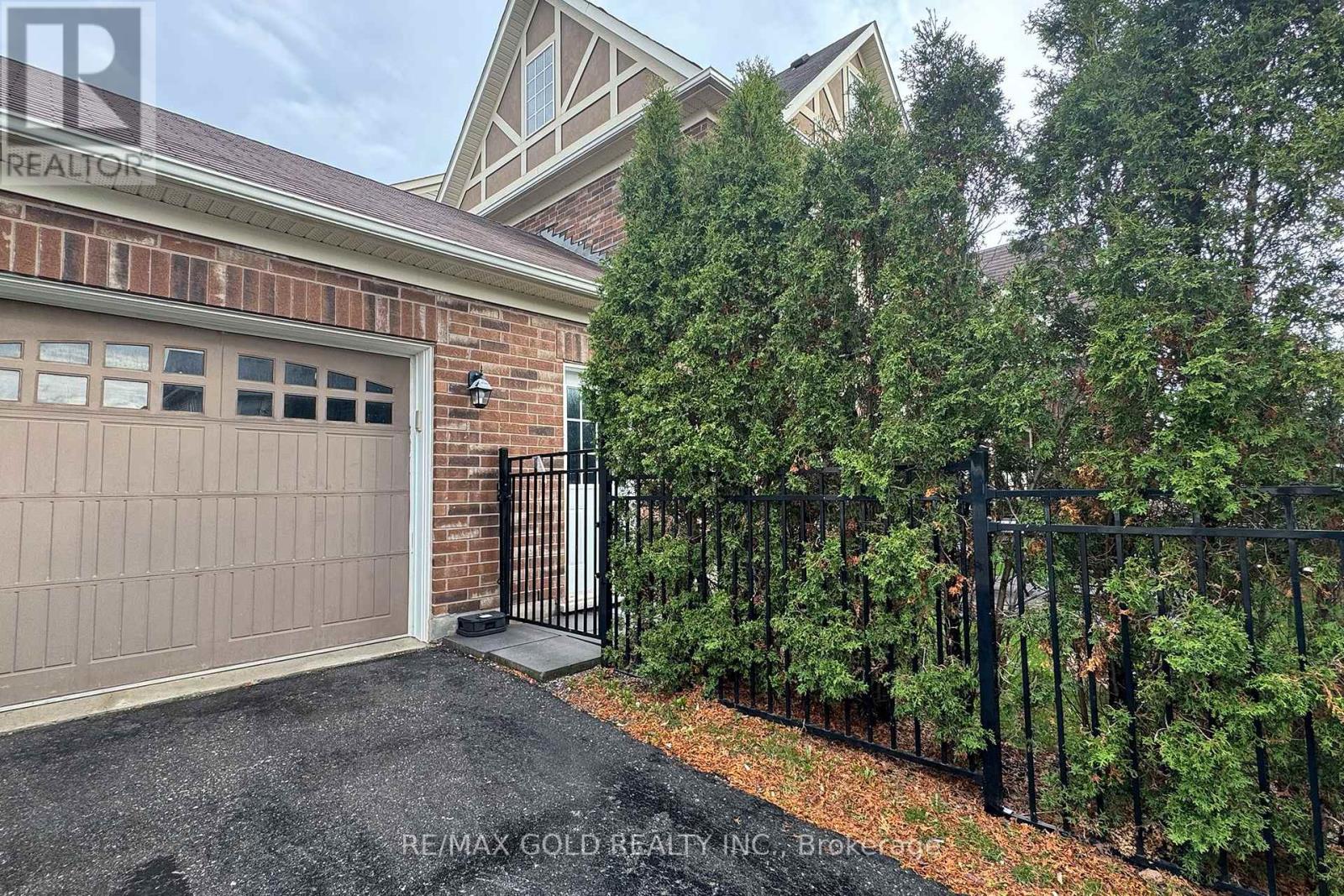 27 Dulverton Drive, Brampton, Ontario  L7A 0P3 - Photo 2 - W13015818