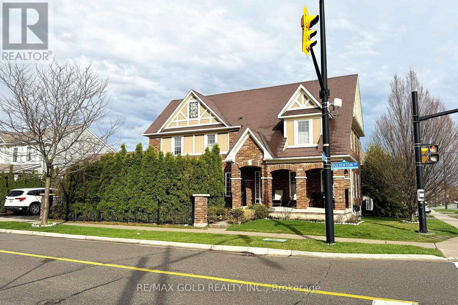 27 DULVERTON DRIVE, Brampton, Ontario