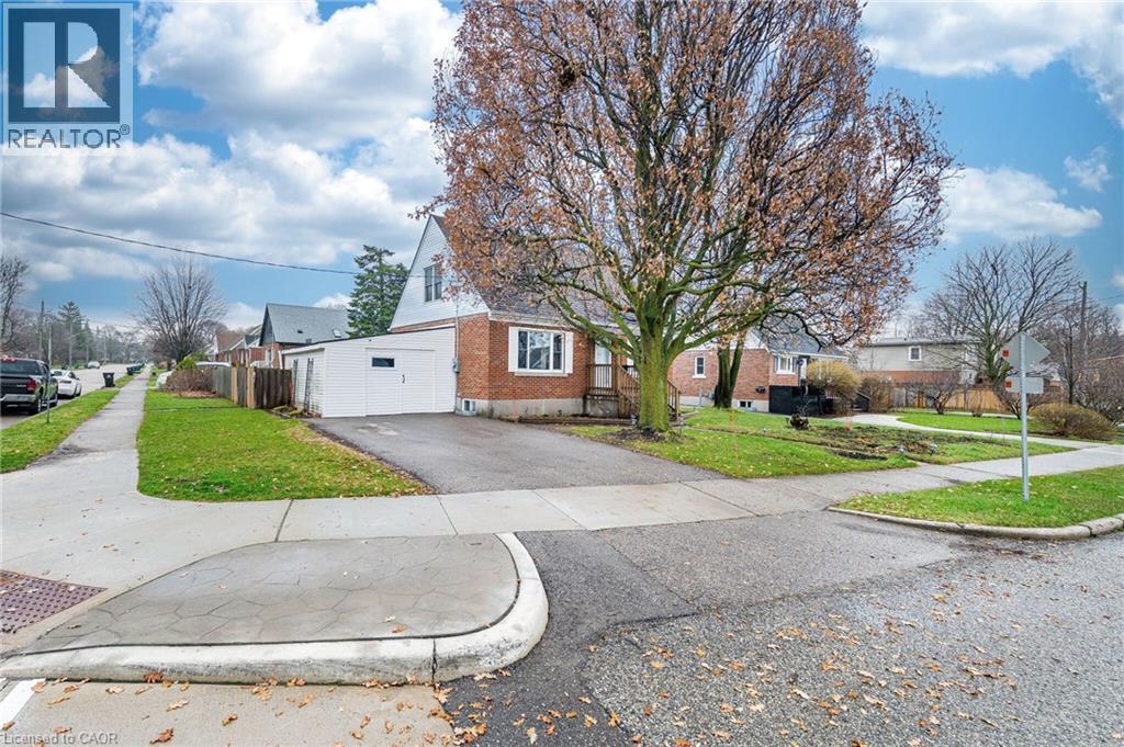 40 N Ellis Crescent N, Waterloo, Ontario  N2J 3N4 - Photo 2 - 40822140