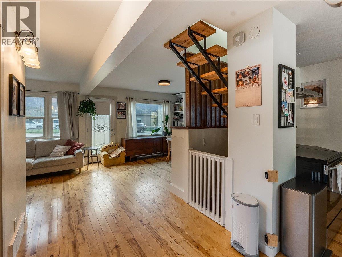 702 6th Street, Castlegar, British Columbia  V1N 2E9 - Photo 24 - 10383681