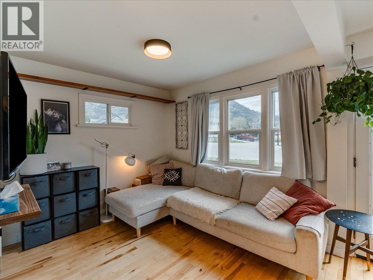 702 6th Street, Castlegar, British Columbia  V1N 2E9 - Photo 26 - 10383681