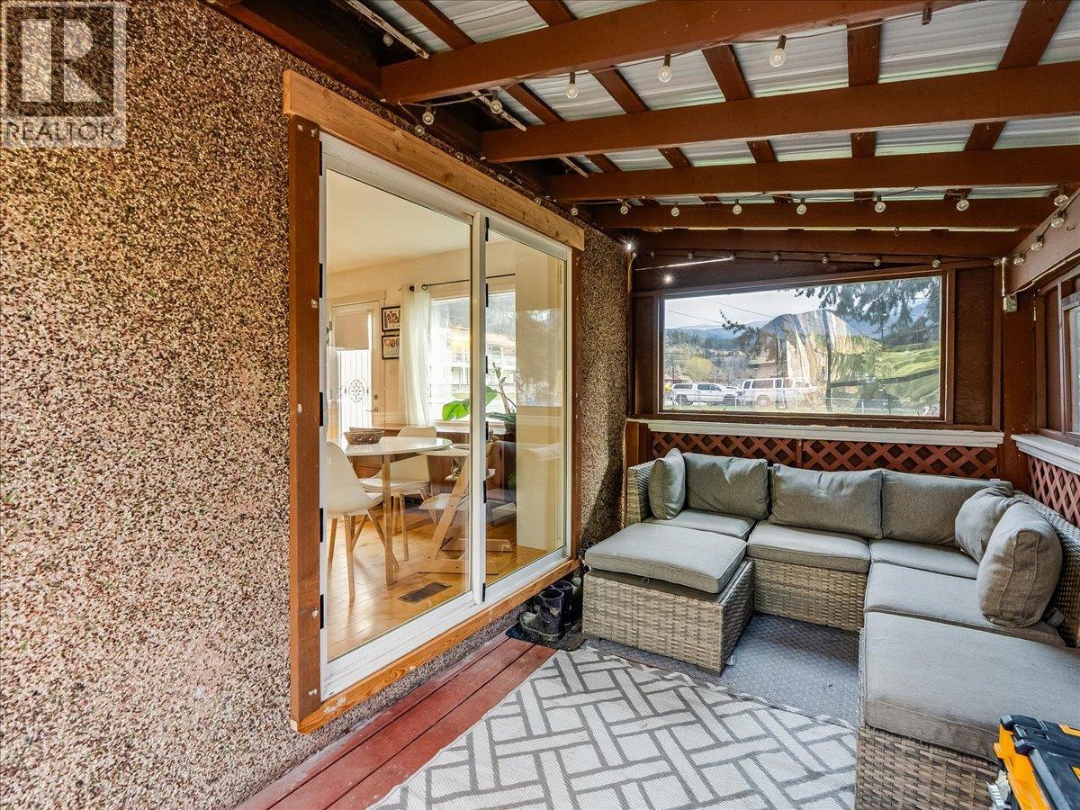 702 6th Street, Castlegar, British Columbia  V1N 2E9 - Photo 33 - 10383681