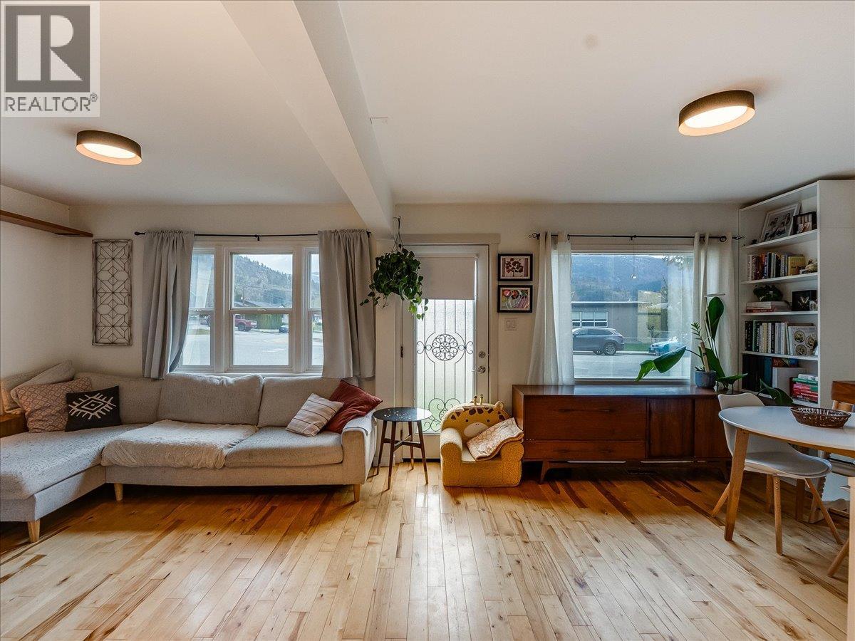 702 6th Street, Castlegar, British Columbia  V1N 2E9 - Photo 25 - 10383681