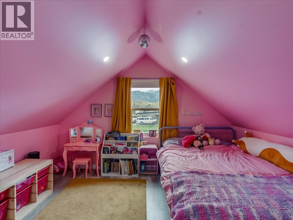 702 6th Street, Castlegar, British Columbia  V1N 2E9 - Photo 39 - 10383681