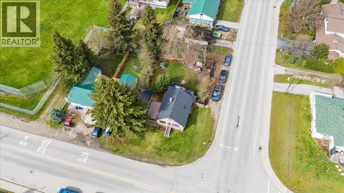 702 6th Street, Castlegar, British Columbia  V1N 2E9 - Photo 68 - 10383681