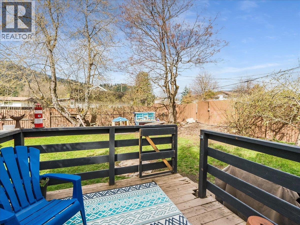 702 6th Street, Castlegar, British Columbia  V1N 2E9 - Photo 55 - 10383681