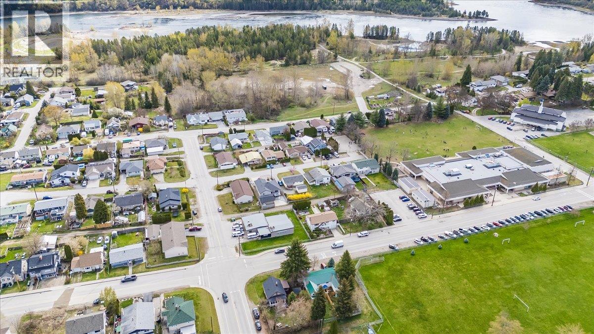702 6th Street, Castlegar, British Columbia  V1N 2E9 - Photo 63 - 10383681