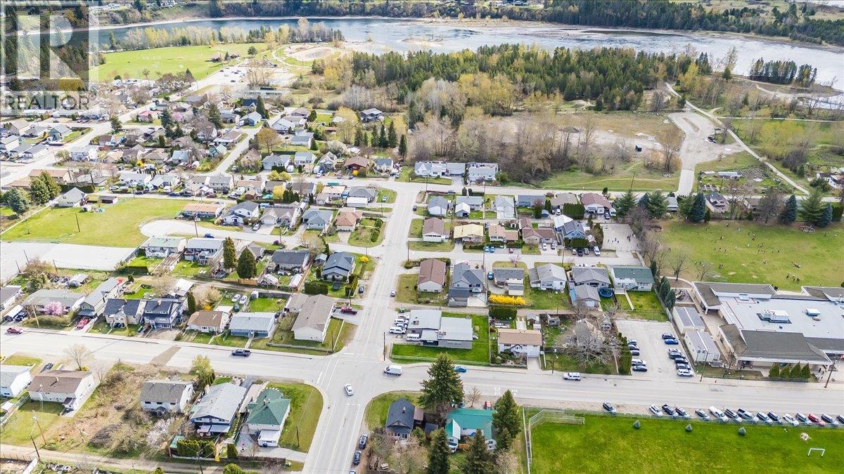 702 6th Street, Castlegar, British Columbia  V1N 2E9 - Photo 65 - 10383681