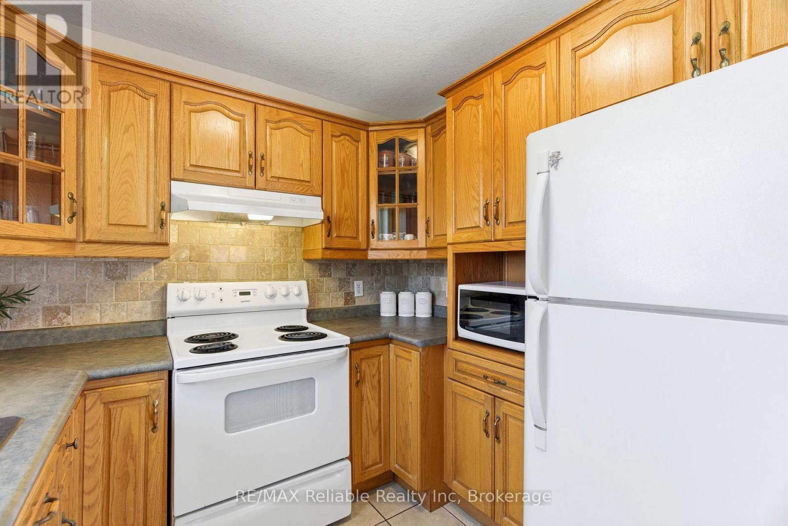 13 Ducharme Crescent, Bluewater, Ontario  N0M 1G0 - Photo 12 - X13016834