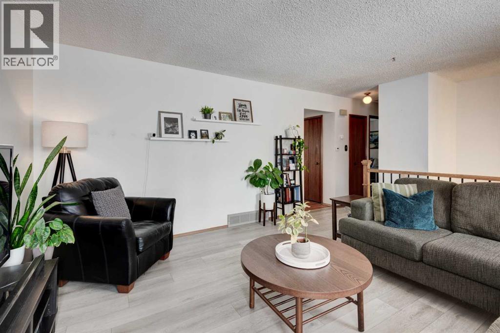 1204 Ranchlands Boulevard Nw, Calgary, Alberta  T3G 1G5 - Photo 3 - A2302964