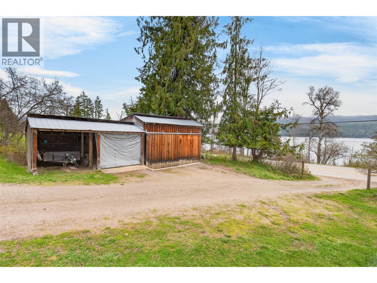 7483 Squilax-Anglemont Road, Anglemont, British Columbia  V0E 1M8 - Photo 9 - 10383724