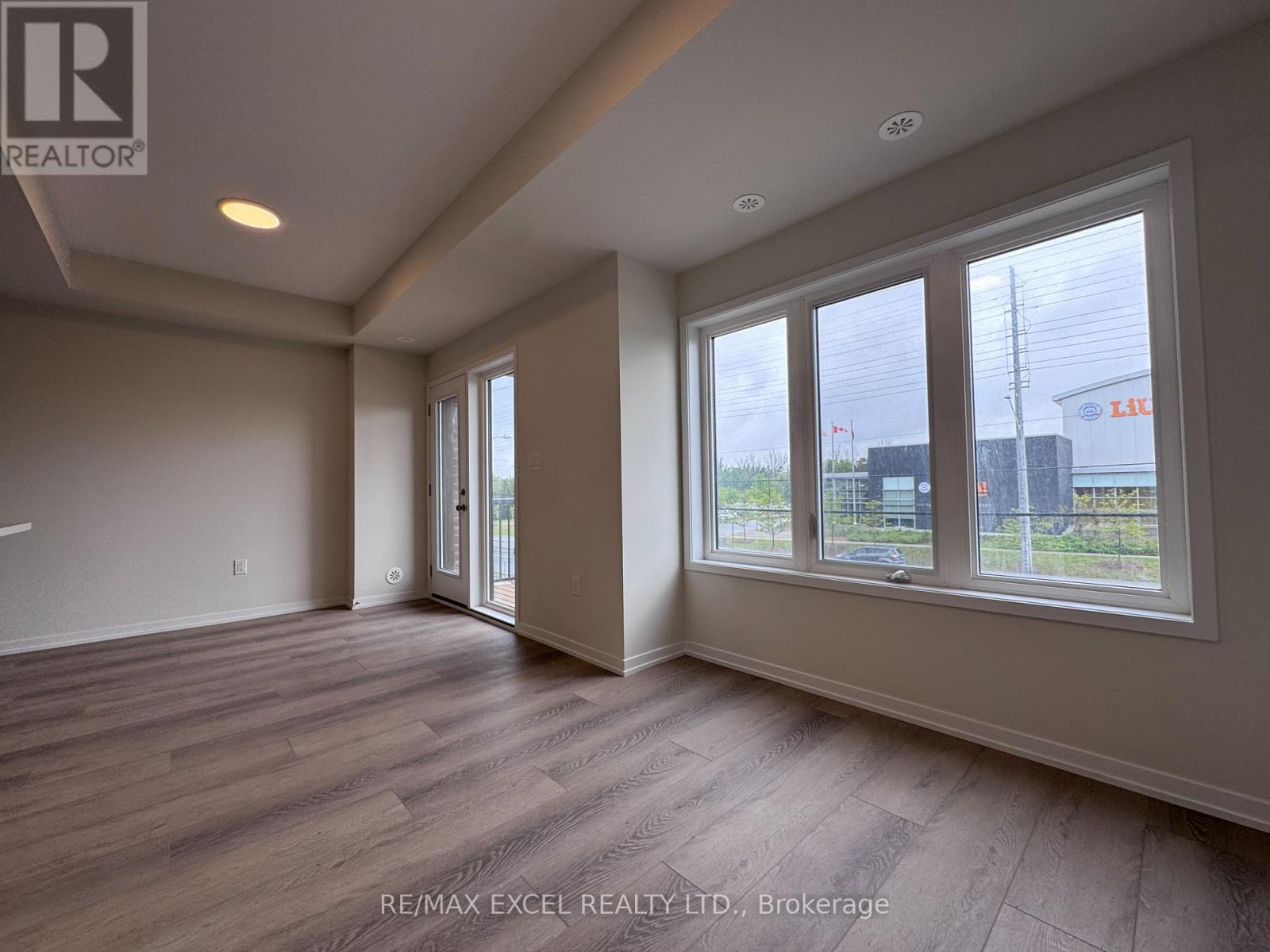 74 Matawin Lane, Richmond Hill, Ontario  L4B 0H7 - Photo 4 - N13016856