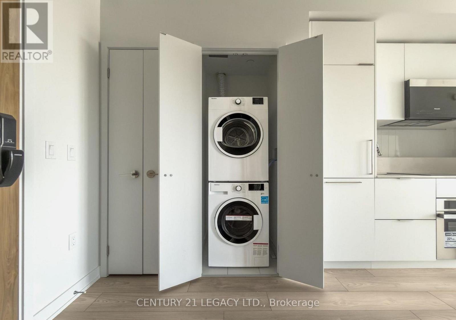 2105 - 1 Fairview Road E, Mississauga, Ontario  L5A 4C6 - Photo 9 - W13016858