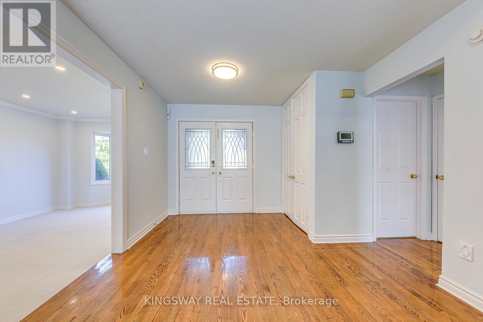 4020 Melfort Crescent, Mississauga, Ontario  L5L 4K8 - Photo 3 - W13016876