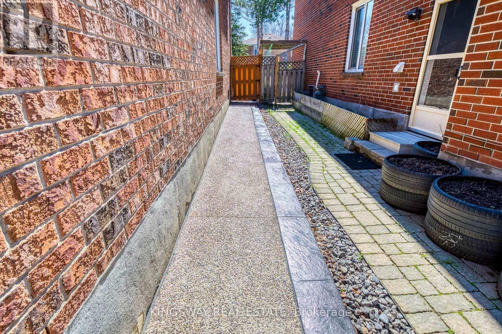 4020 Melfort Crescent, Mississauga, Ontario  L5L 4K8 - Photo 42 - W13016876