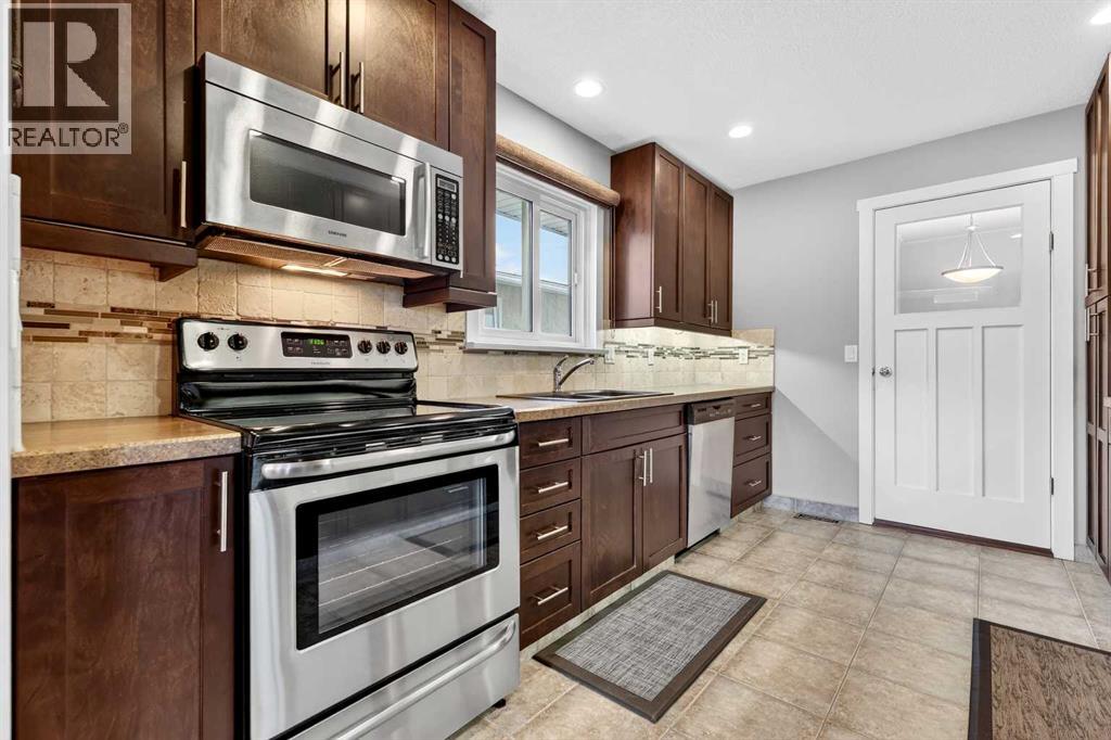 8715 36 Avenue Nw, Calgary, Alberta  T3B 1W2 - Photo 17 - A2301311