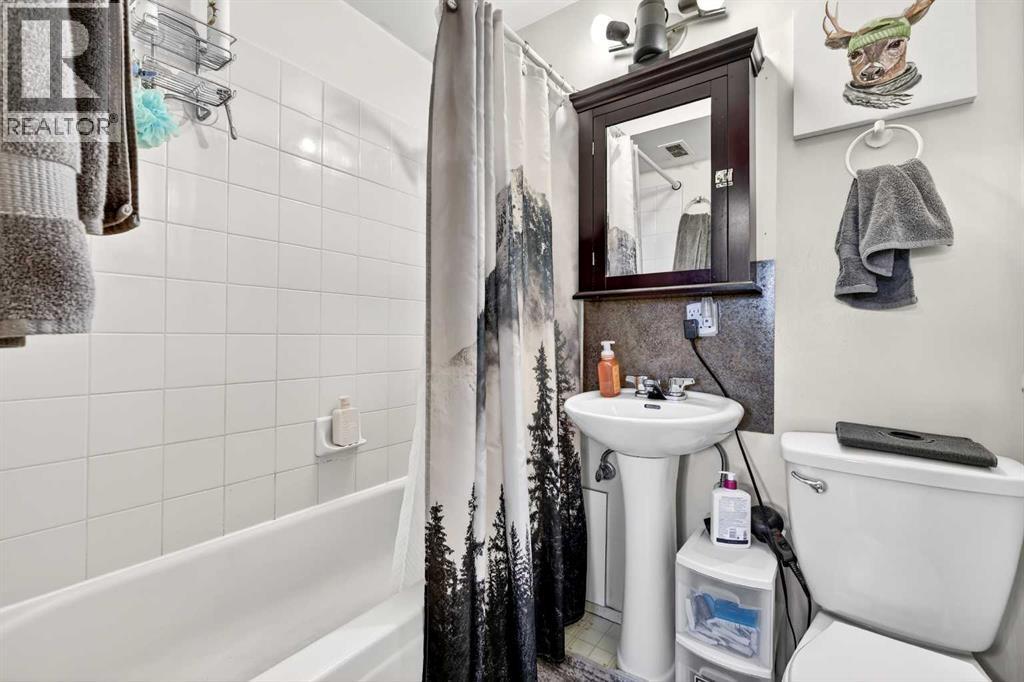 8715 36 Avenue Nw, Calgary, Alberta  T3B 1W2 - Photo 44 - A2301311