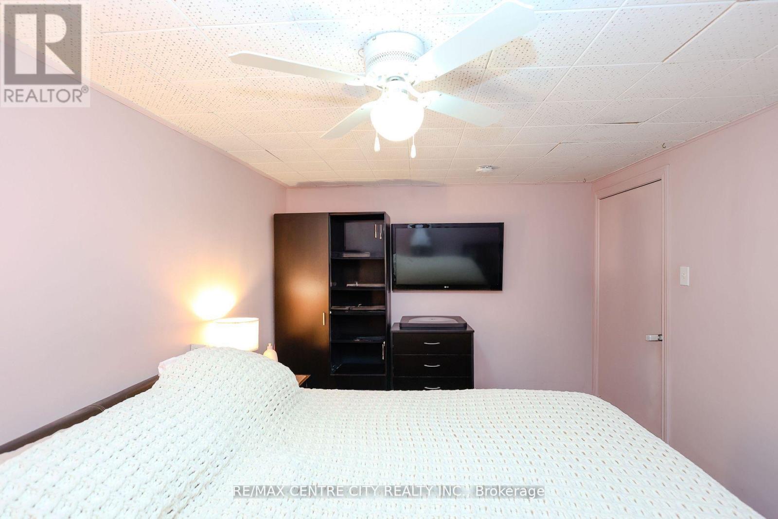 Photo 24 of 31 for 1948 Royal Crescent