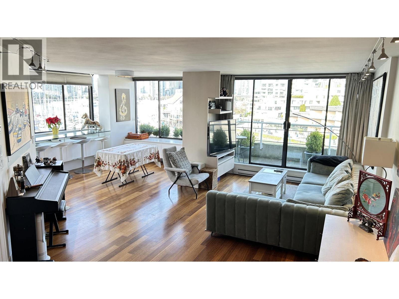 315 674 Leg In Boot Square, Vancouver, British Columbia  V5Z 4B4 - Photo 9 - R3113010