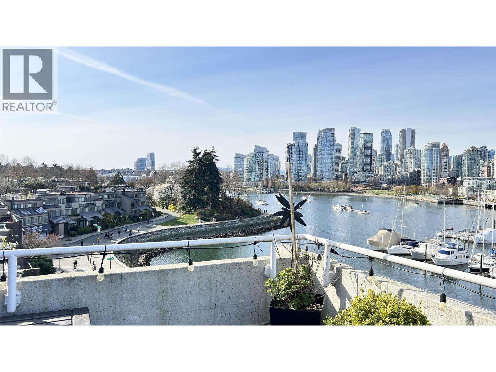 315 674 Leg In Boot Square, Vancouver, British Columbia  V5Z 4B4 - Photo 2 - R3113010